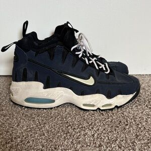 Nike Midnight Blue and Cream Sneakers